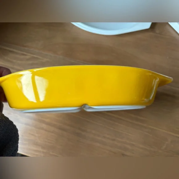 Pyrex Daisy 1 1/2 Quart Divided Dish “Golden Sunflower” 1970 GUC - Picture 6 of 6